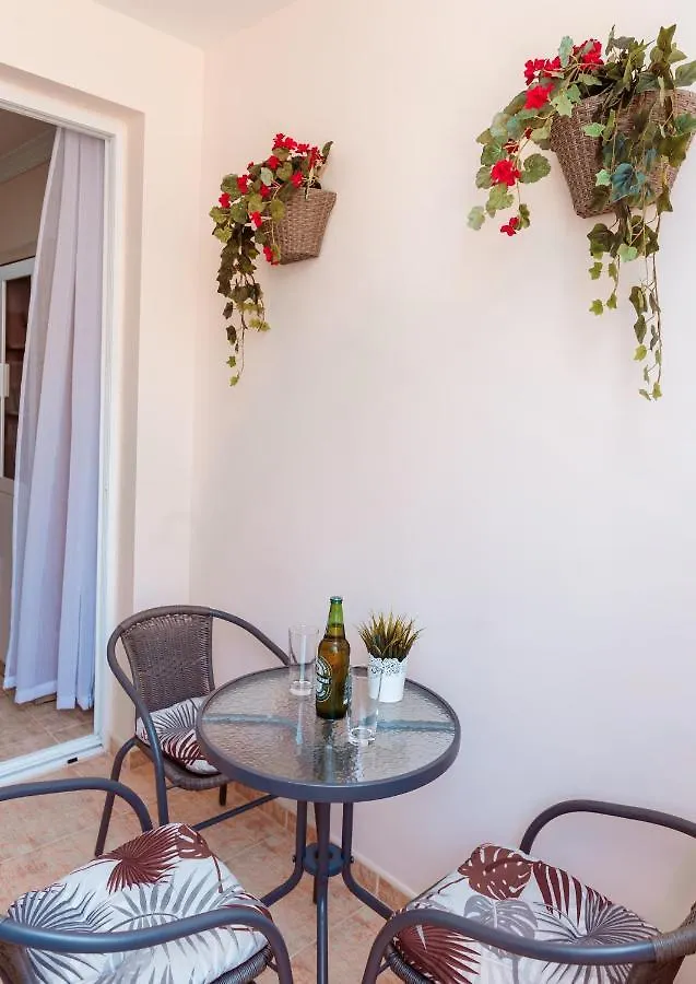 Apto ACHE, acogedor apartamento de 66 m con terraza, aire acondicionado y parking privado gratuito Los Abrigos 0*,