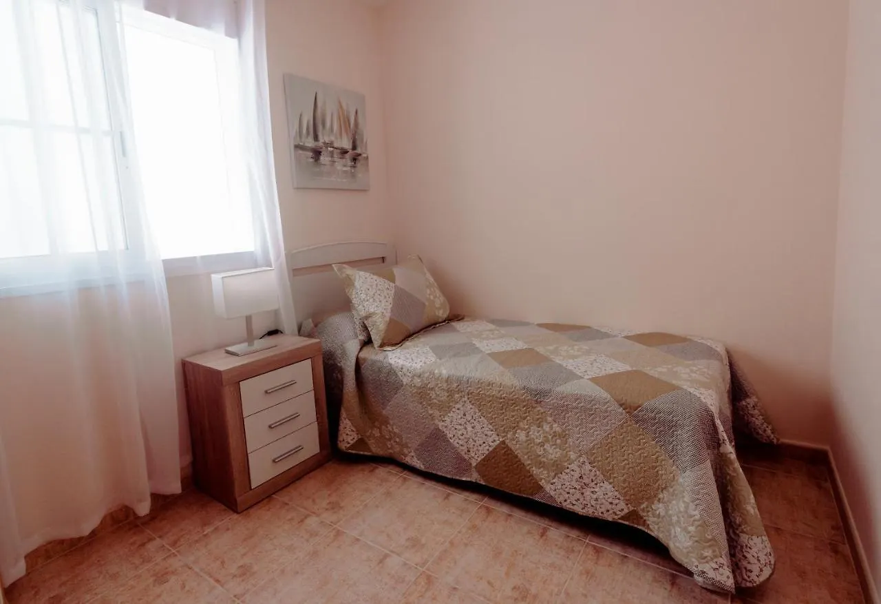 Apto ACHE, acogedor apartamento de 66 m con terraza, aire acondicionado y parking privado gratuito Los Abrigos